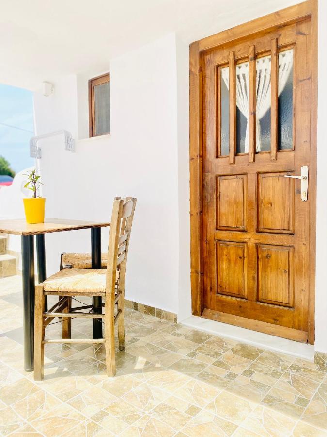 La Cueva Milos Apartment