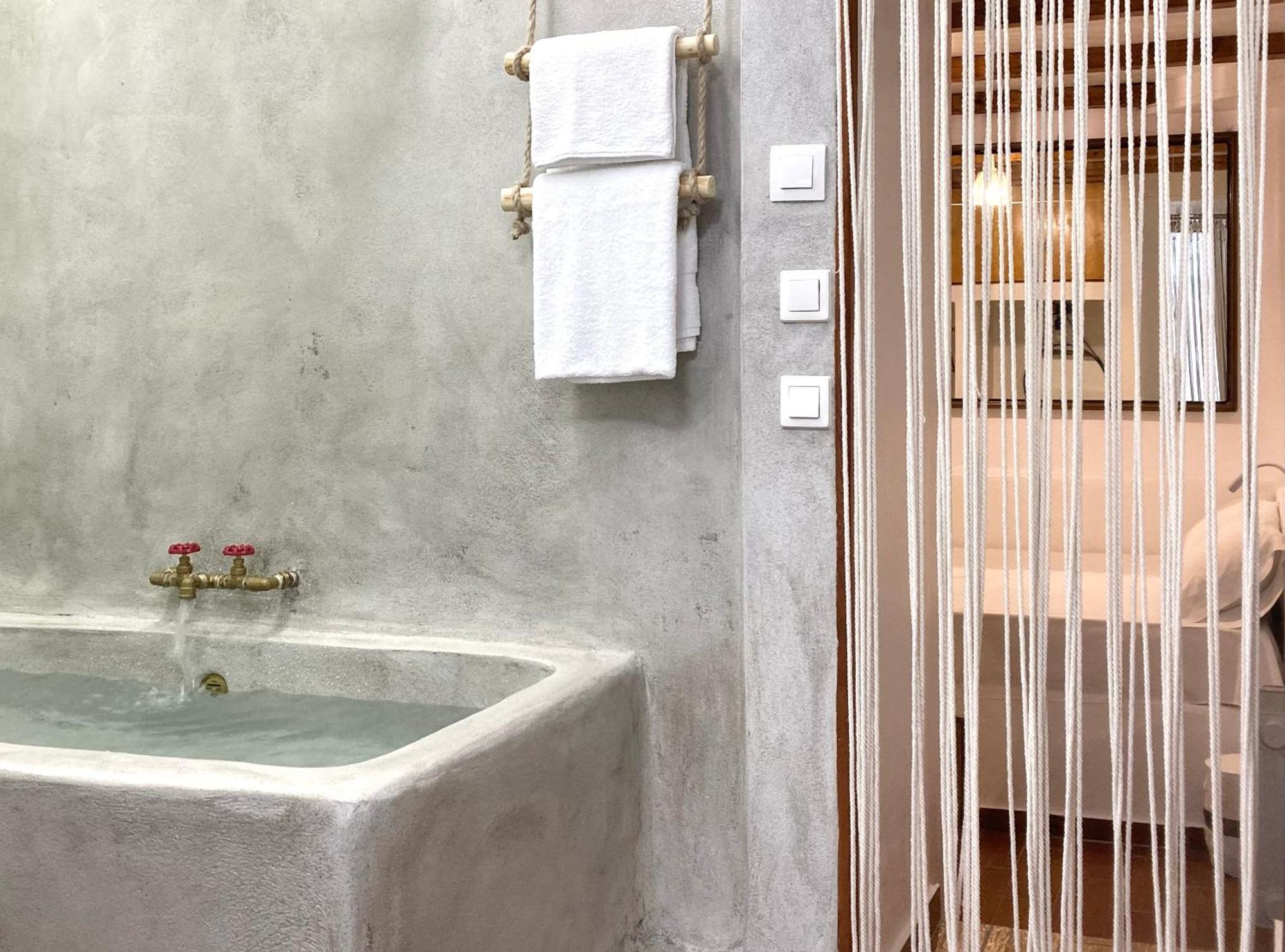 La Cueva Milos Apartment